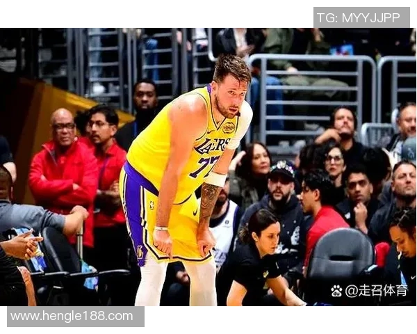 2003年NBA季后赛魔术队与骑士队激战回顾与精彩瞬间分析