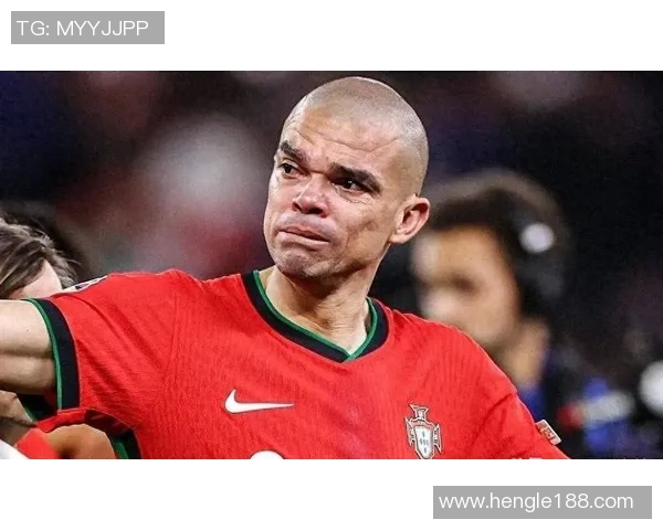 如何绘制足球明星佩佩的生动形象与细节技巧分享